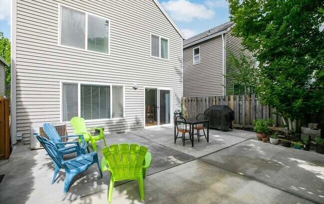 Building Photo - 6444 NW Starflower Dr
