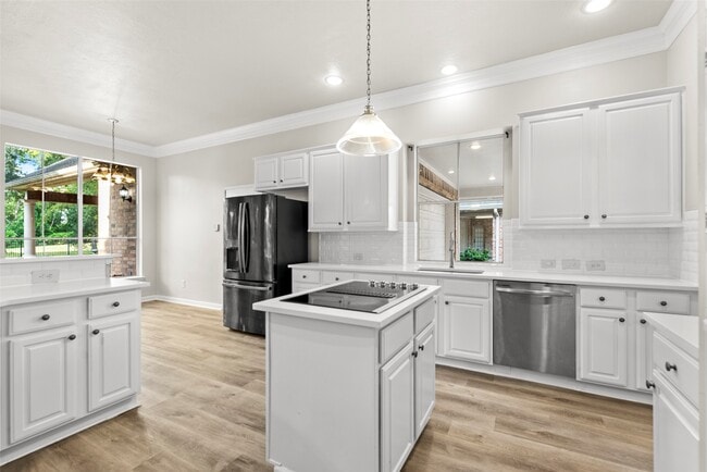 Building Photo - 14810 Cantwell Bend