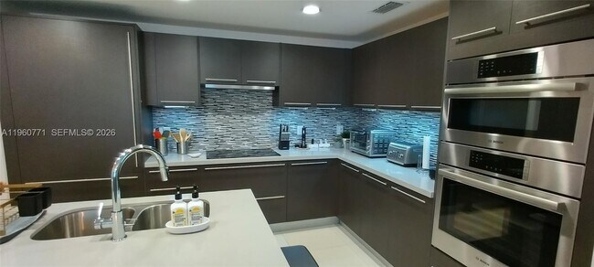 Building Photo - 7661 NW 107th Ave