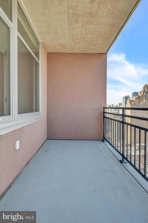 Building Photo - 400 S Broad St