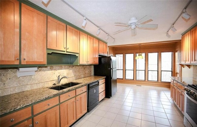 Building Photo - 5100 Forest Mist Dr