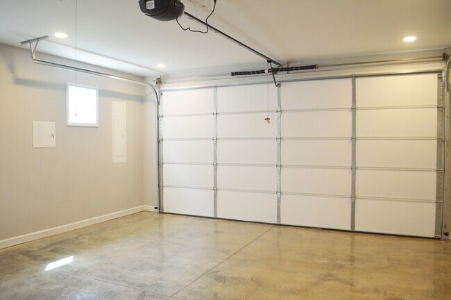Building Photo - 1430 Village Lp