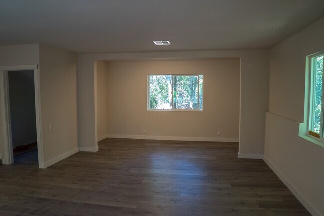 Building Photo - 14526 Garden Rd