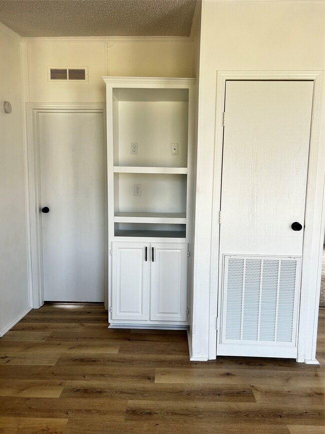 Building Photo - 219 Blinkin Ave