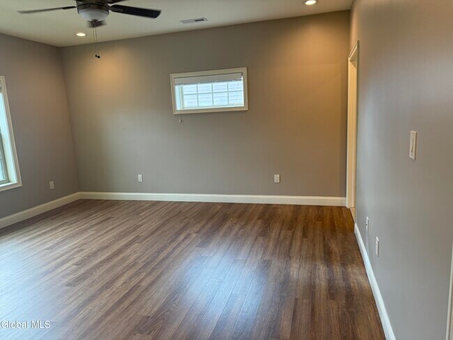 Building Photo - 48 Bavarian Wy