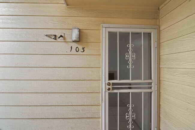Building Photo - $1,540.95 with $300 off the first month's rent, 1 Bed - 1 Bath, Condo in Aurora with Washer and D...
