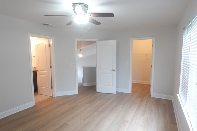 Building Photo - 337 S Arrowhead Ct
