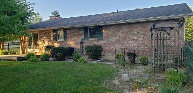Building Photo - 2040 Megrue Dr