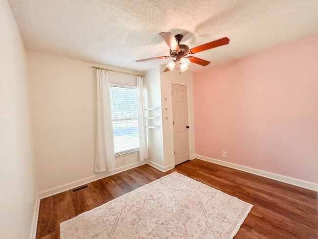 Building Photo - 619 Boone Cir