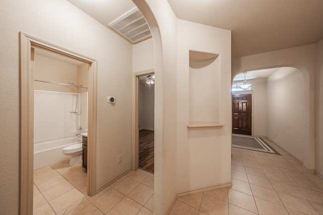 Building Photo - 12713 Diamond Peak Dr