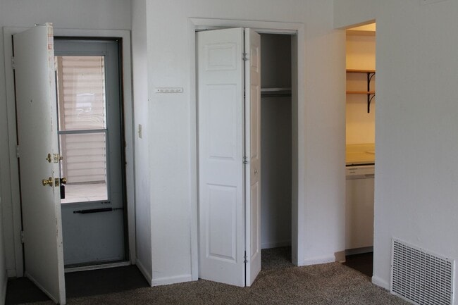 Building Photo - Mountain Views & Midtown Convenience
