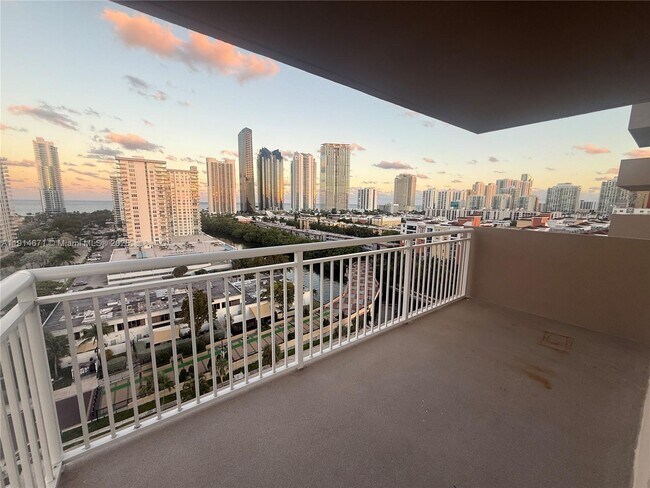 Building Photo - 250 174th St