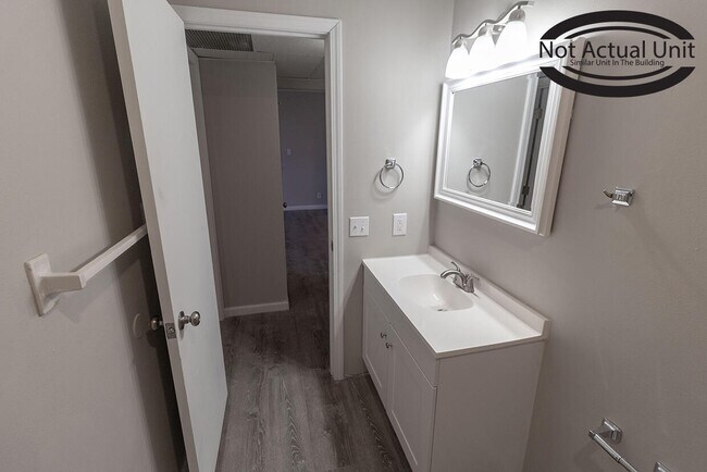 Building Photo - 3408 Balboa Ln