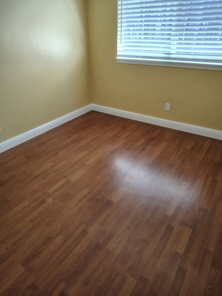 Building Photo - 2447 Beach St