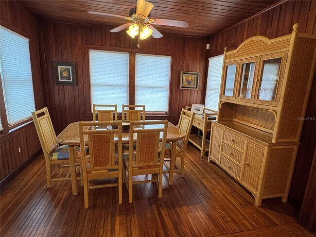 Building Photo - 5 82nd Ave