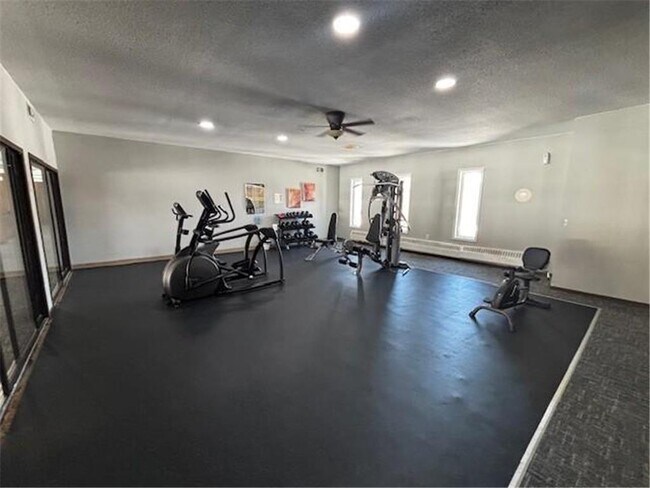 Building Photo - 450 Ford Rd