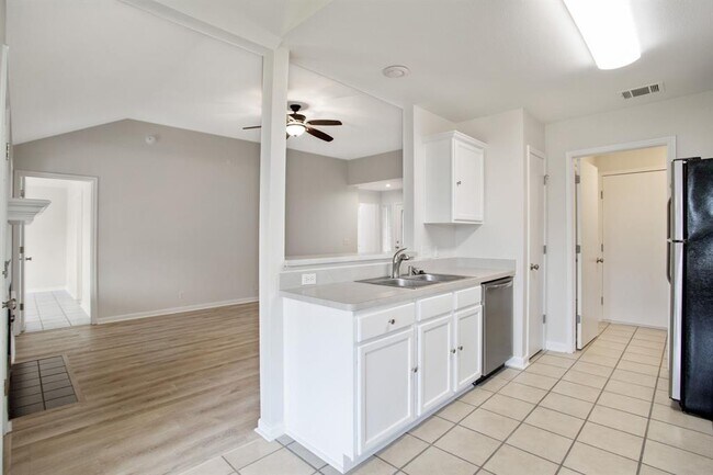 Building Photo - 809 Deercreek Ln