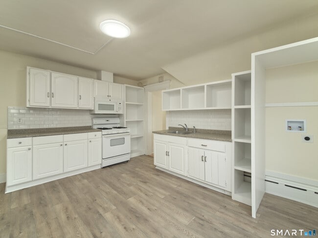 Building Photo - 361 Ridgefield Ave