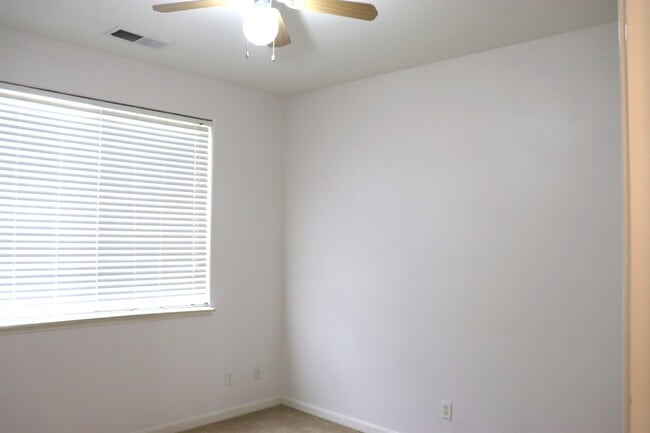 Building Photo - 2346 E Early Ave