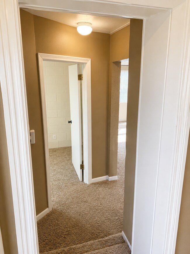 Building Photo - 557 N 400 E