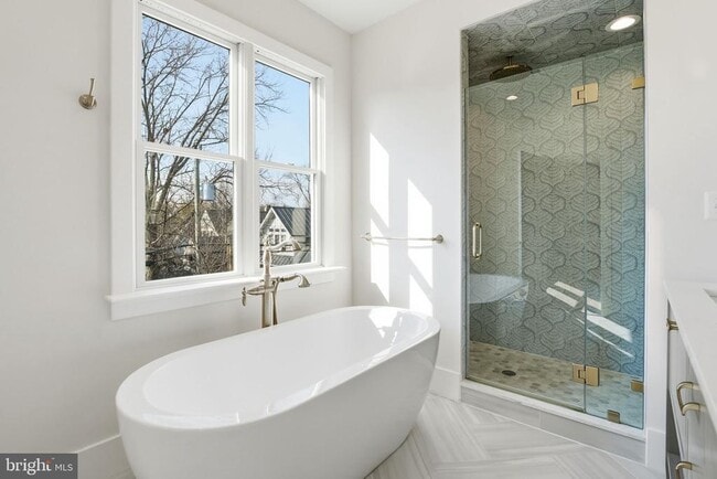 Building Photo - 1618 N Danville St