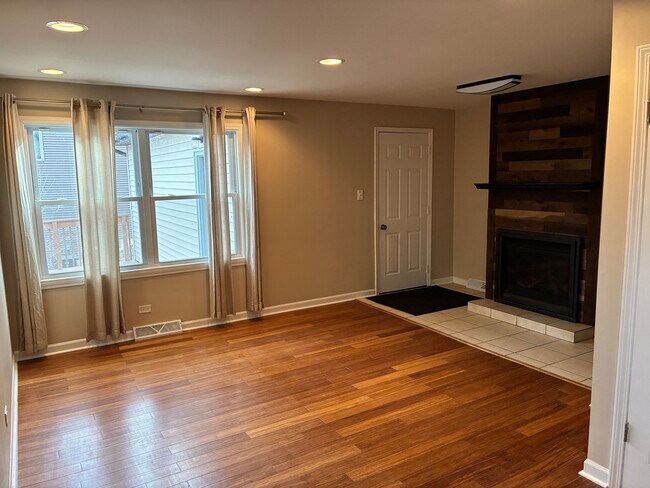 Building Photo - 127 Hickory Rd