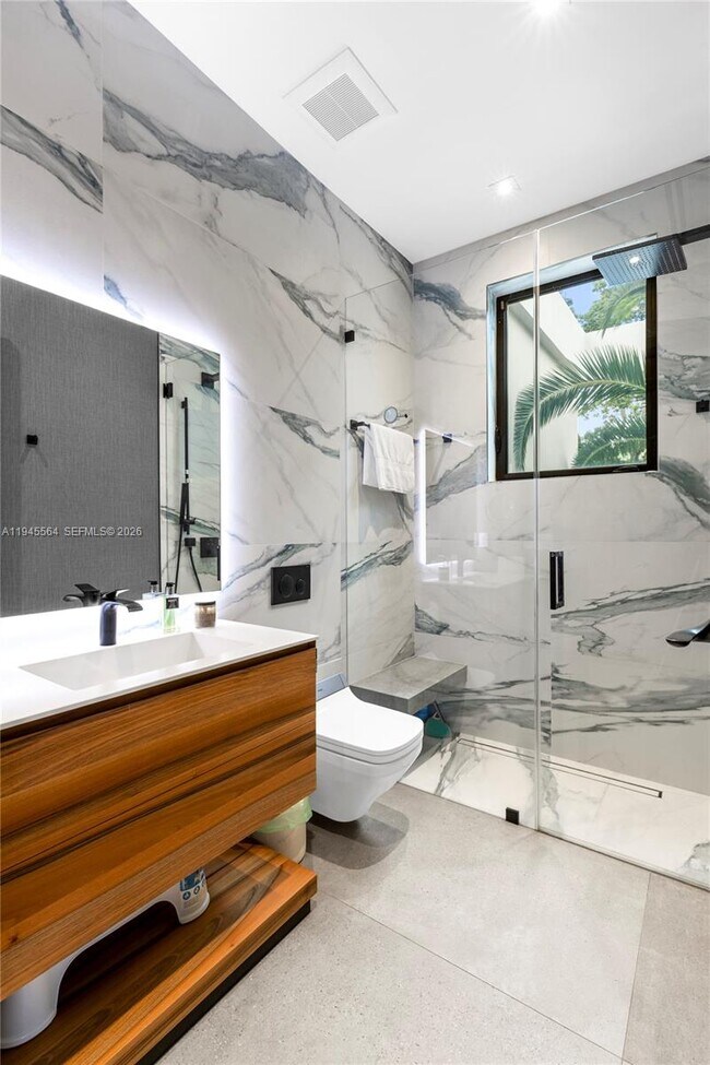 Building Photo - 12911 Oleander Rd