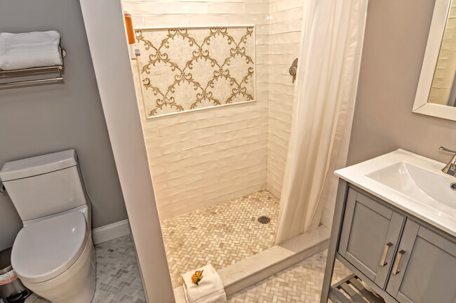 Bathroom (lower level) - 46 Cedar Lane Way