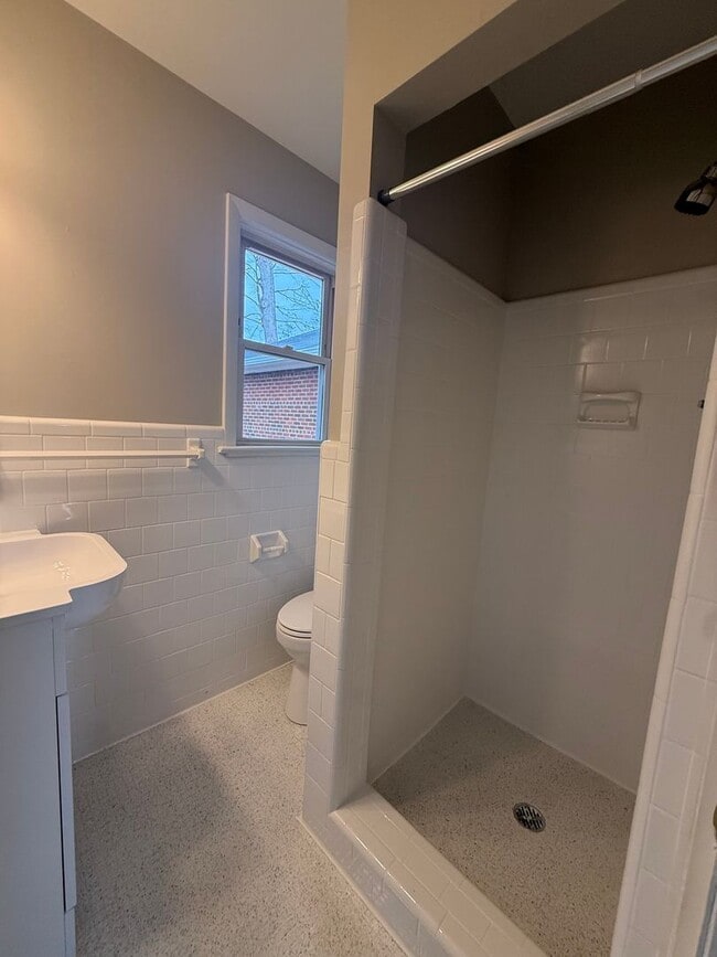 Building Photo - Beautifully Renovated 3 bedroom 2 full bath on large fenced in lot