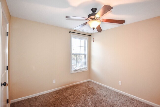 Building Photo - Pet Friendly Four Bedroom!