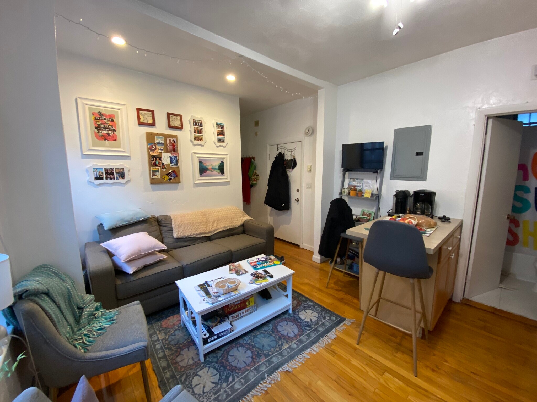 Building Photo - 16 Charter St