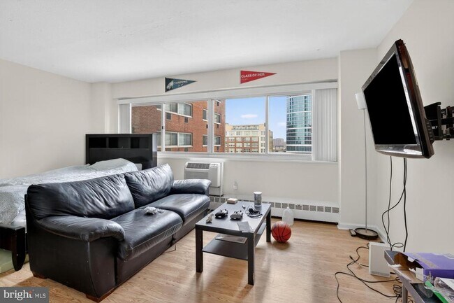 Building Photo - 2101 Chestnut St