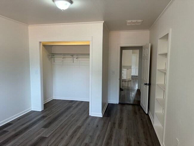 Building Photo - Updated 3 bedroom 2 bathroom duplex in his...