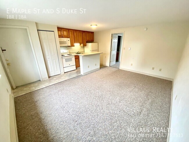 Building Photo - 461 E Maple St