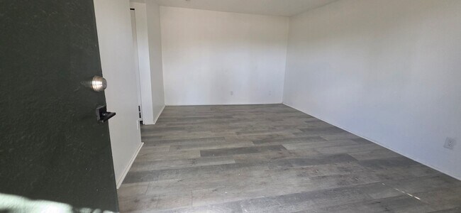 Building Photo - 2750 N Balboa Ave