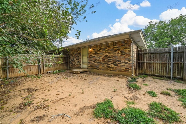 Building Photo - 409 Rockcrest Dr