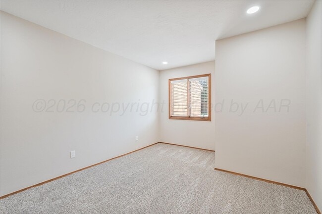 Building Photo - 3456 Gladstone Ln