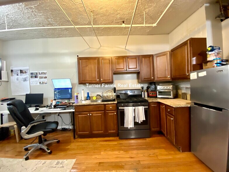 Building Photo - 465 Park Dr