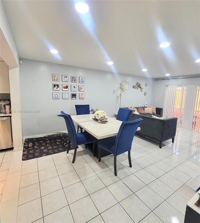 Building Photo - 4270 NW 89th Ave