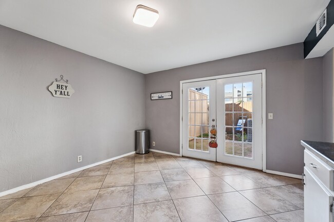 Building Photo - 9605 Hefner Village Blvd