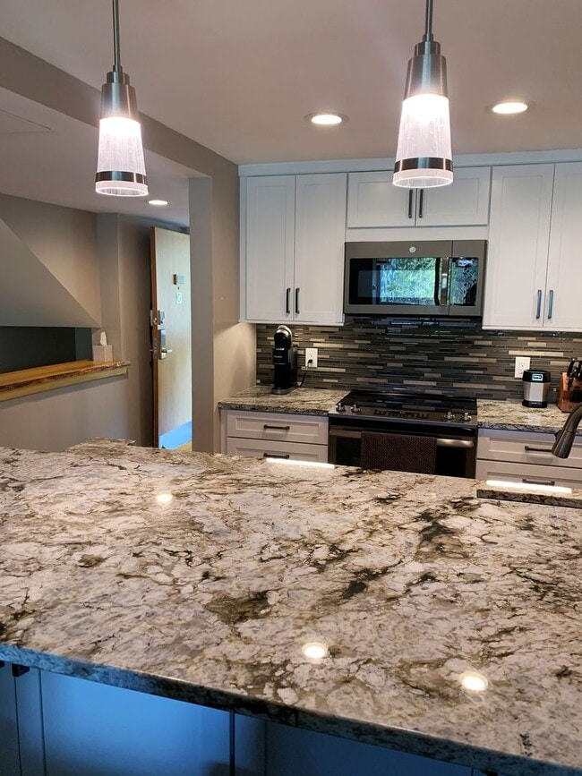 Building Photo - Summer Seasonal Rental- Sts. John 2543