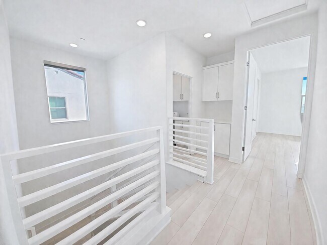 Building Photo - 35770 McCarthy St