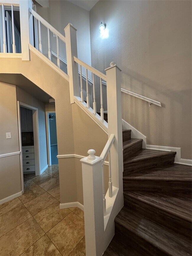 Building Photo - 502 Green Valley Cove