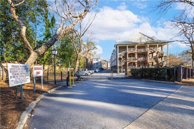 Building Photo - 414 Delaware Ave