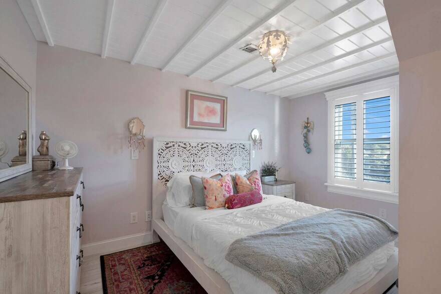 Building Photo - 148 Creek Rd