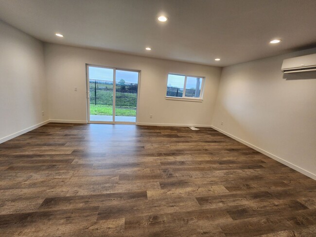 Building Photo - 1010 Peach Rd