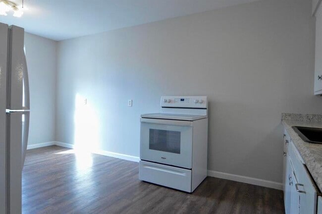 Building Photo - 2426 1/2 S 16th St #7