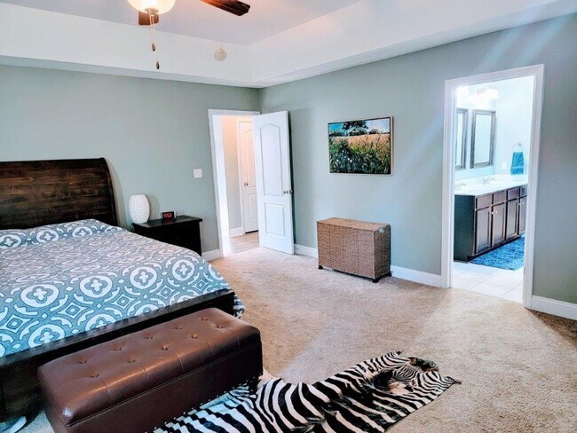 Building Photo - 5 Bedroom 3 Bath home in Mimosa Bay
