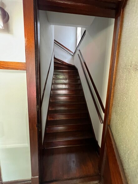 Building Photo - 4718 N Laramie Ave