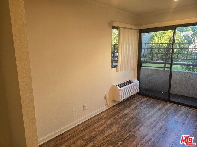Building Photo - 435 S Virgil Ave